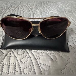 Carfia Elegant Gold Aviator Sunglasses